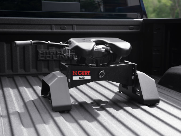 Fifth Wheel 16k Roller Hitch for Standard Bed by CURT™ Group - Associated Accessories/