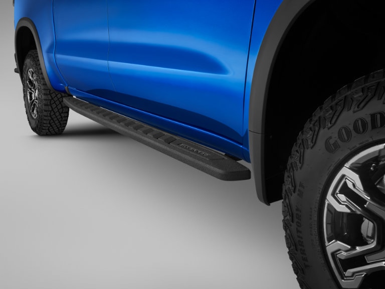 Crew Cab Off-Road High-Clearance Assist Steps in Black/